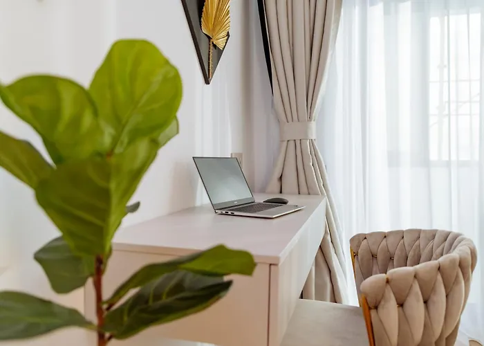 Cr Vibe Decebal Center Apartamento *